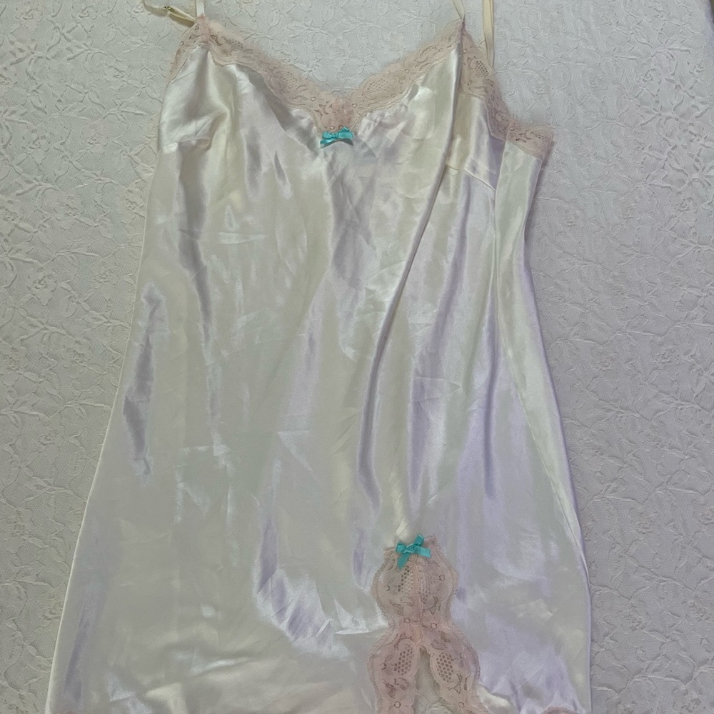 Vintage 2000s Victoria's Secret Cream and Pink Chemise with Blue Bows